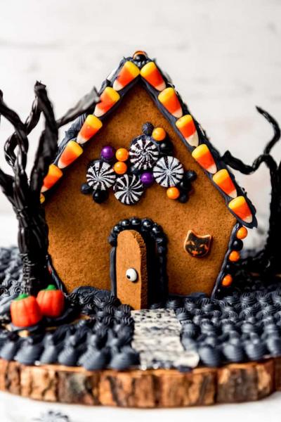 Image for event: The 5th Annual Great Haunted Gingerbread House Make